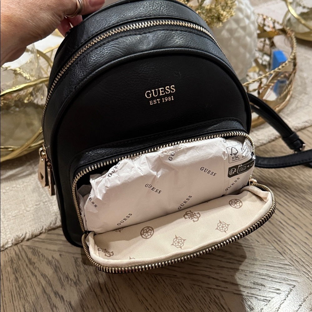 NWT! GUESS Classic Black Backpack💝 - Picture 7 of 7